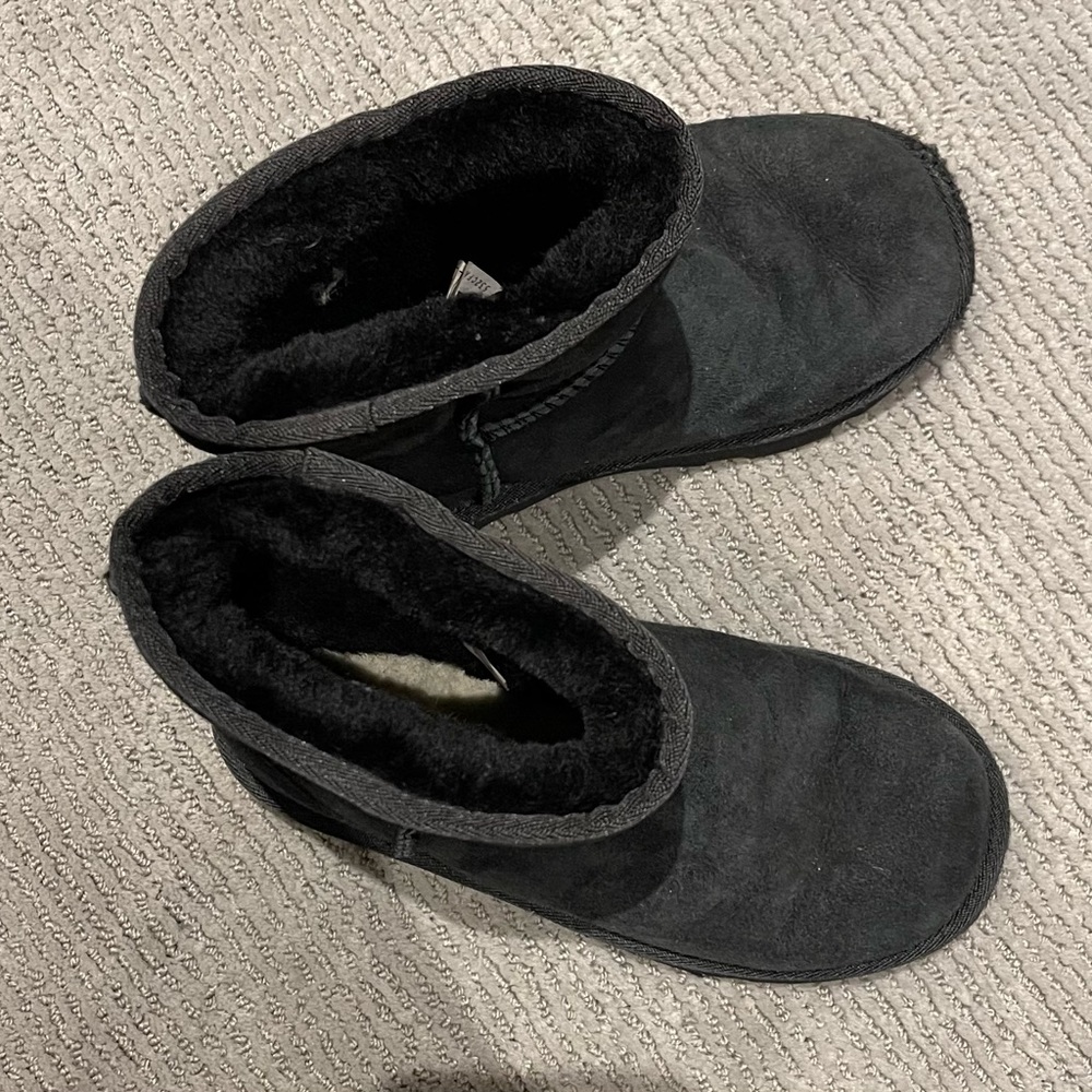 Kids black Uggs size1